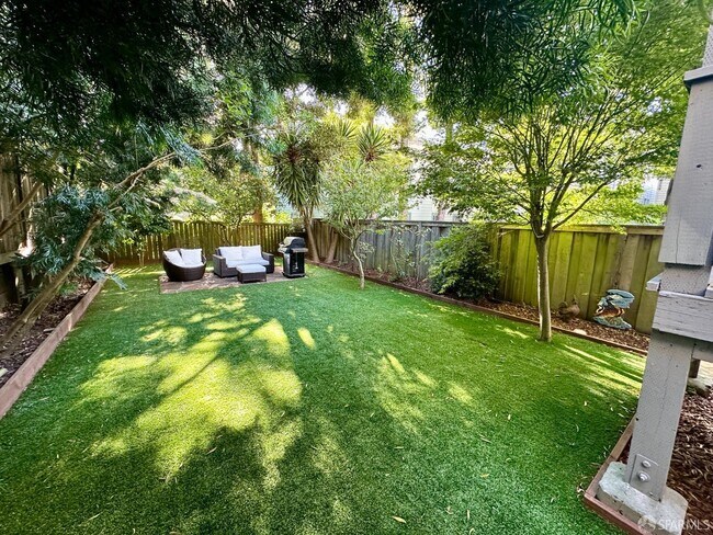 Building Photo - 717 Clayton St