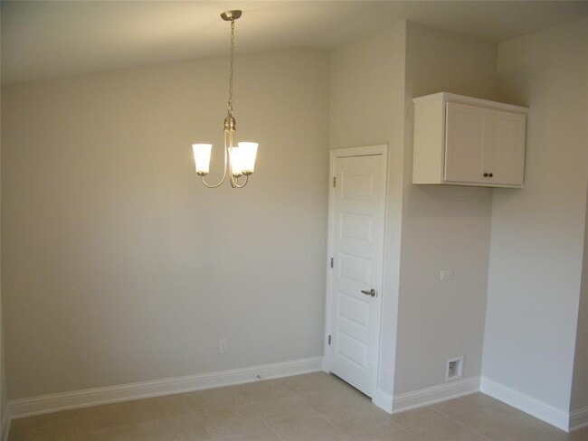Building Photo - 5315 New Iberia Ln