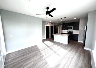 Building Photo - 5005 E Parmer Ln