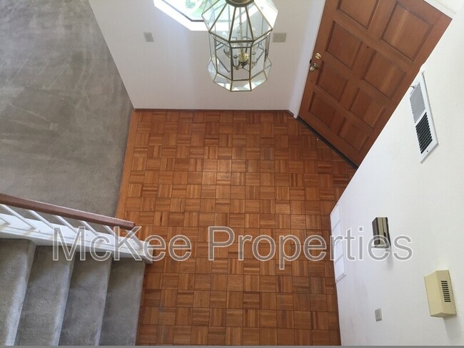 Building Photo - 12951 Pipilo Ct