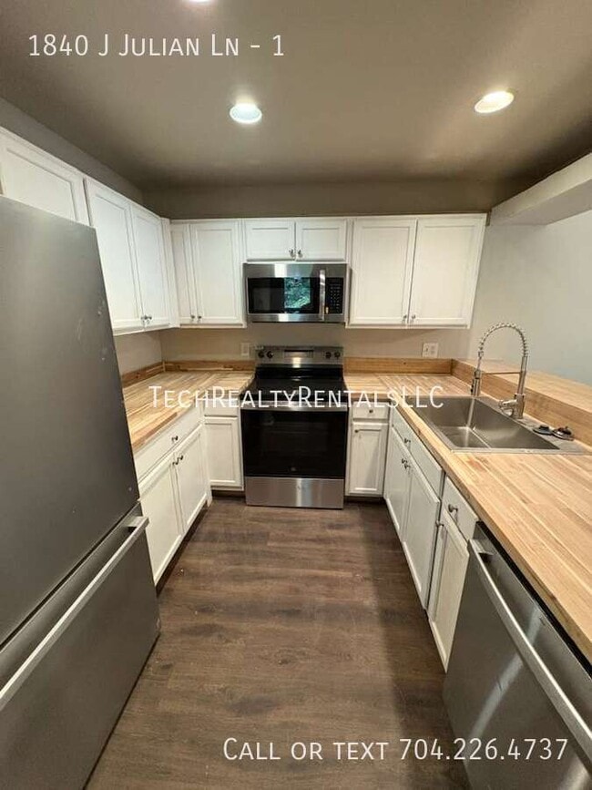 Building Photo - 1840 J Julian Ln