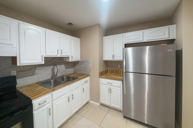 Building Photo - 4837 Shoshone St