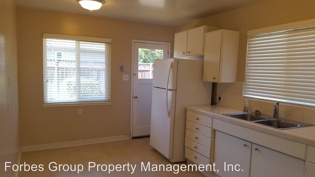 Foto del edificio - 4 br, 2 bath House - 1469 Jeffery Ave