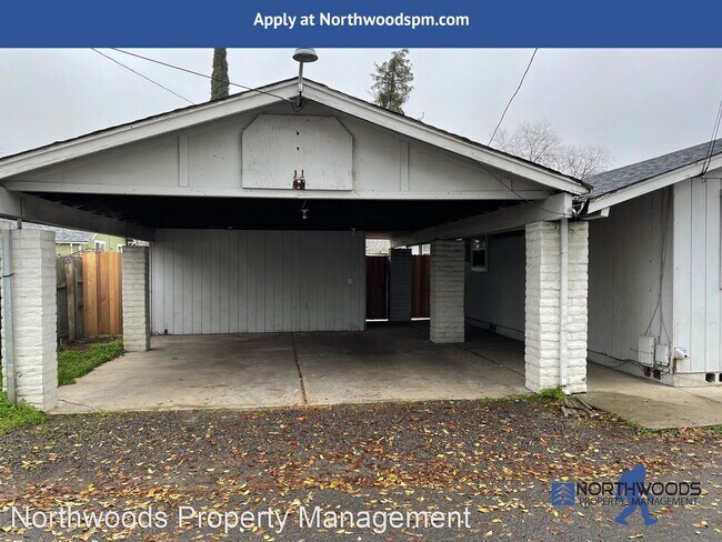 Building Photo - 3 br, 1 bath House - 19.5 Chestnut