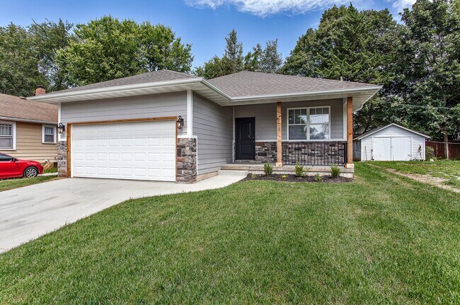 Building Photo - 3 Bed / 3 Bath 1200sqft House
