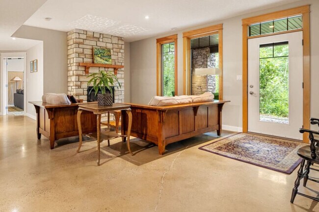 Building Photo - 208 Horizon View Glen