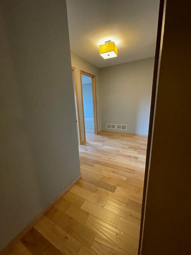 Building Photo - 7006 S Park Dr