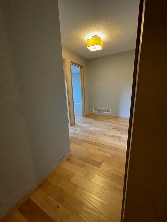Foto del edificio - 7006 S Park Dr