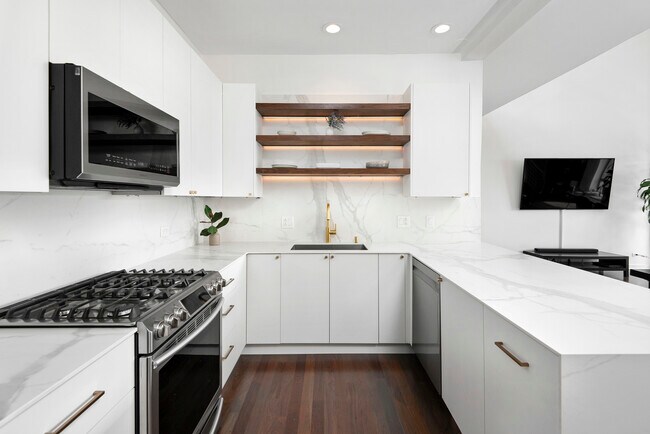 Building Photo - 808 N Greenview Ave