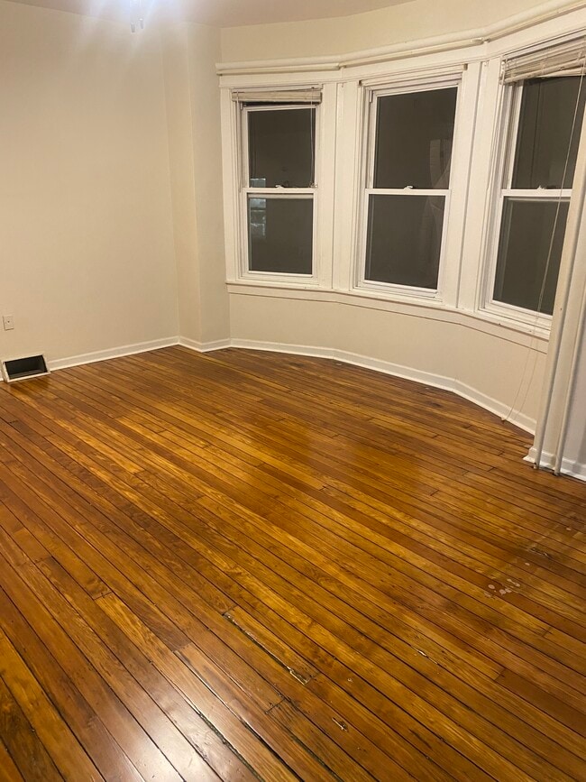 Foto del edificio - 6815 Ridge Ave