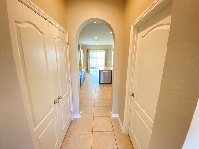 Foto del edificio - Five Bedroom with Water View in Avalon Park