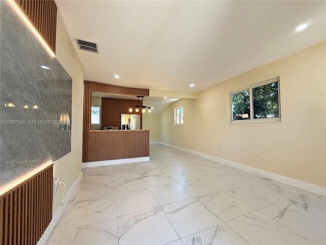 Foto del edificio - 1740 NW 126th St