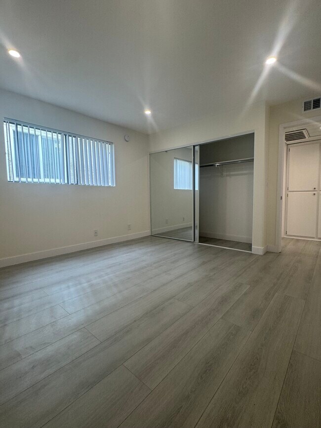 Foto del edificio - 142 S Normandie Ave