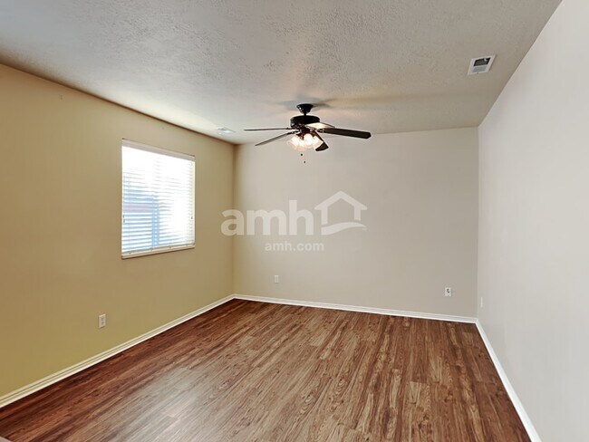 Building Photo - 816 Crimson Ln