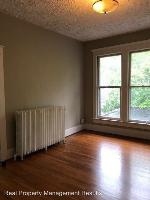 Building Photo - 1363 Mesker Park Dr