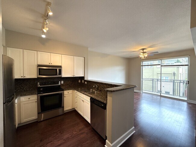 Foto del edificio - Great Dilworth condo!