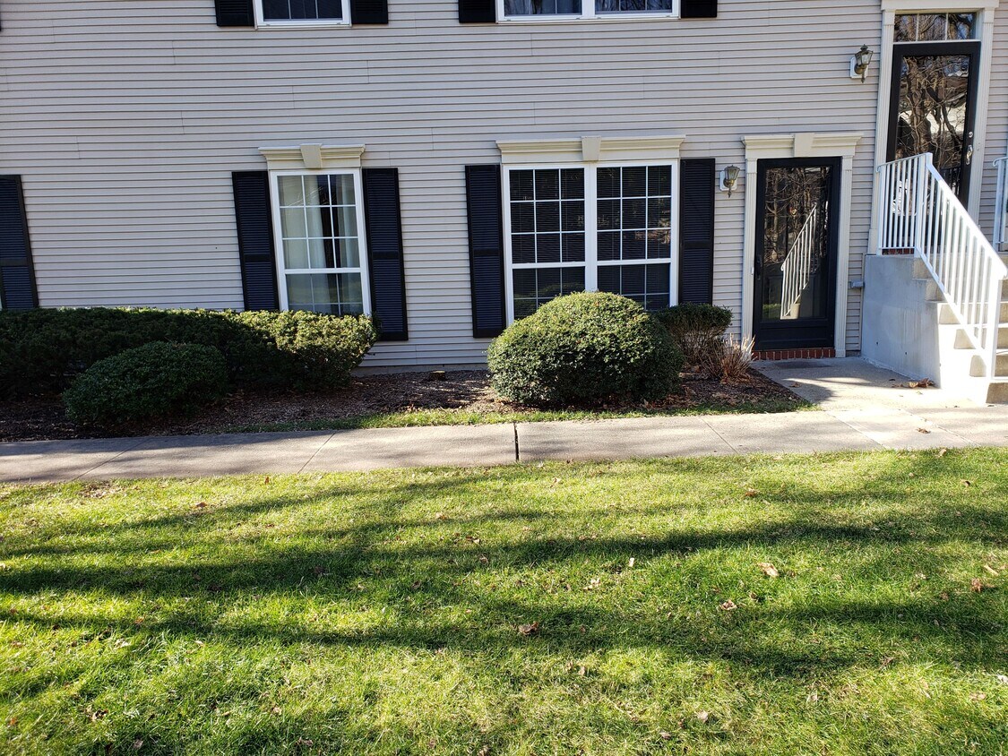 Primary Photo - 1033 Cumberland Ct