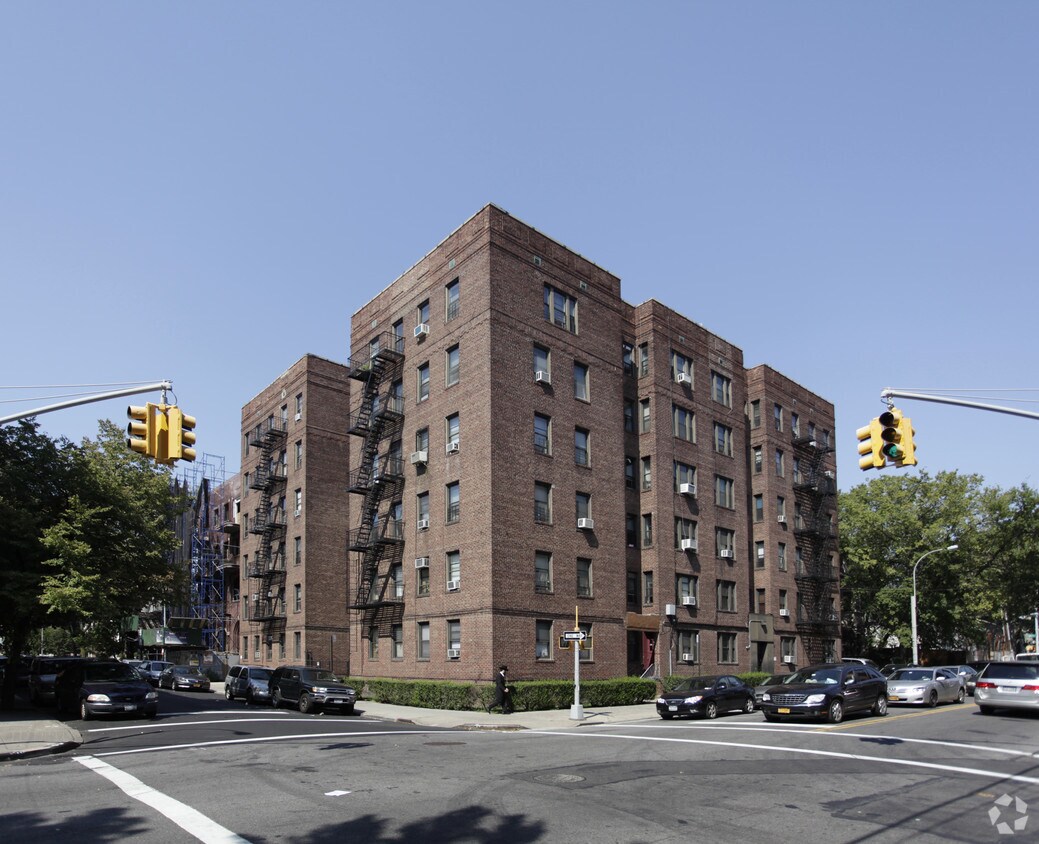 Foto principal - 4520 12th Ave