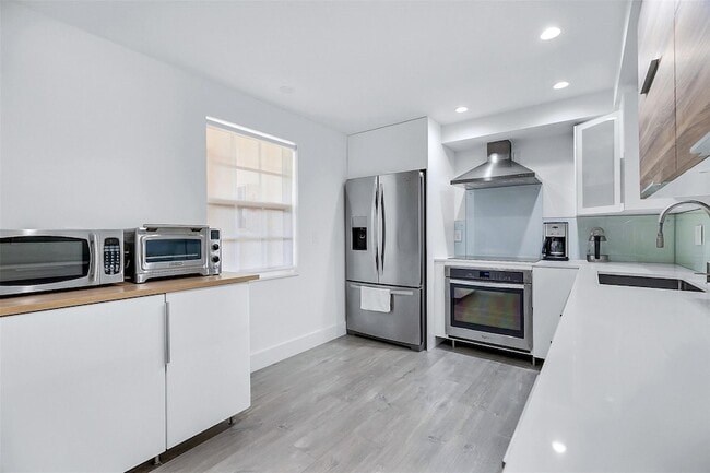 Photo - 3611 Oaks Clubhouse Drive Unit 203