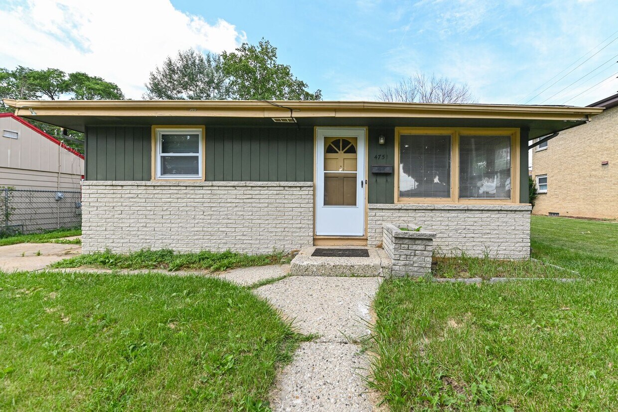 Primary Photo - 3 Bedroom House