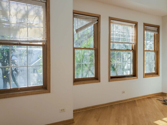 Foto del edificio - 2653 N Wayne Ave