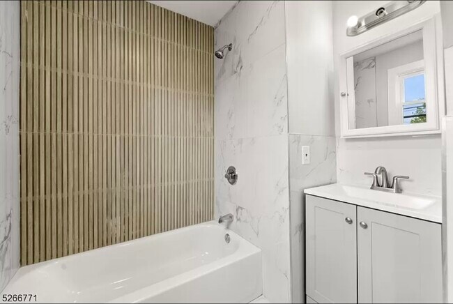 Foto del edificio - 654 S 12th St
