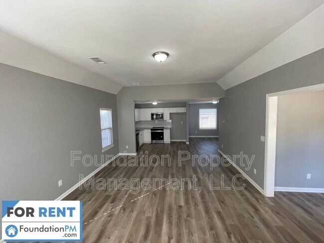 Building Photo - 5684 Crievewood Dr