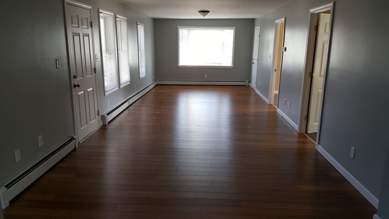 Primary Photo - 31 Buttonwood Rd