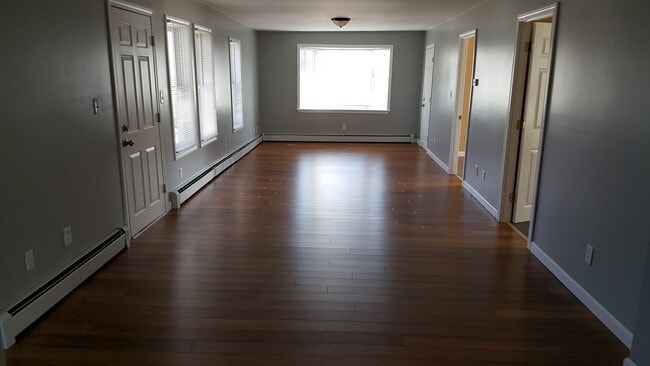 Building Photo - 31 Buttonwood Rd