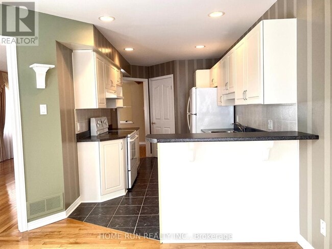 Building Photo - 684 Wild Shore Cres