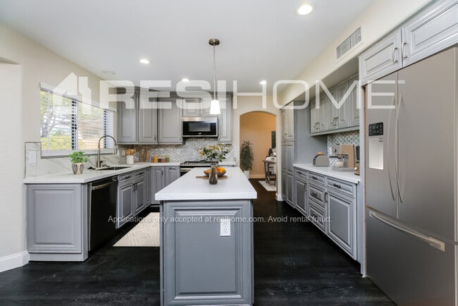 Building Photo - 1270 N Ithica St