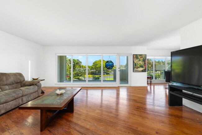 Foto del edificio - 4301 N Ocean Blvd