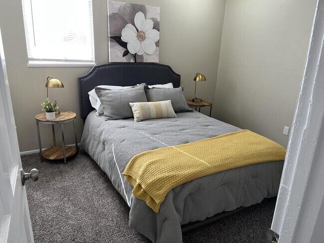 Foto del edificio - 1402 E 14th St