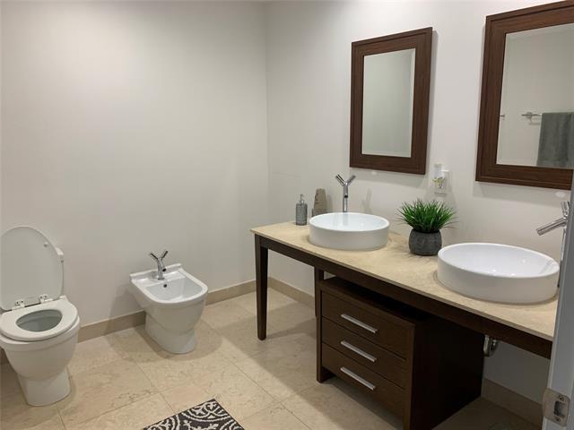 Building Photo - 495 Brickell Ave