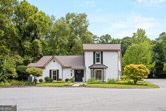 Building Photo - 2861 Dorby Close NE