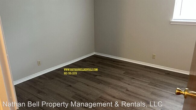 Foto del edificio - 2 br, 1 bath House - 130 E Division St