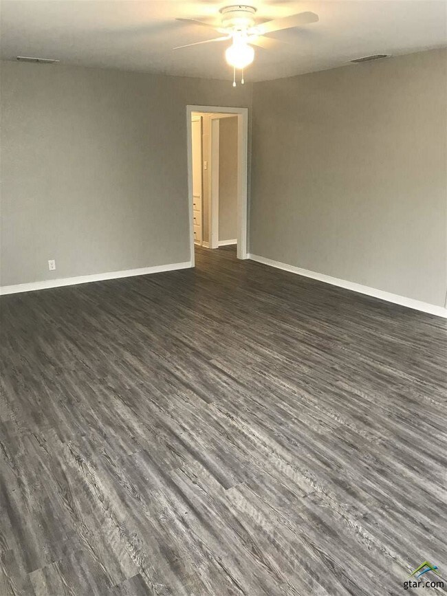 Foto del edificio - 1501 E 5th St