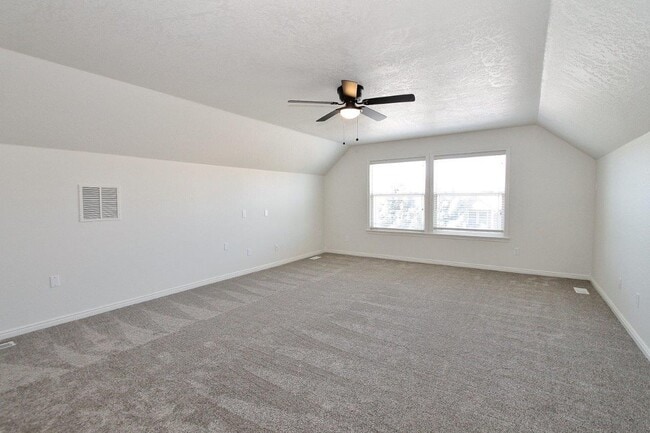 Building Photo - Stunning Home w/Open Floor-plan