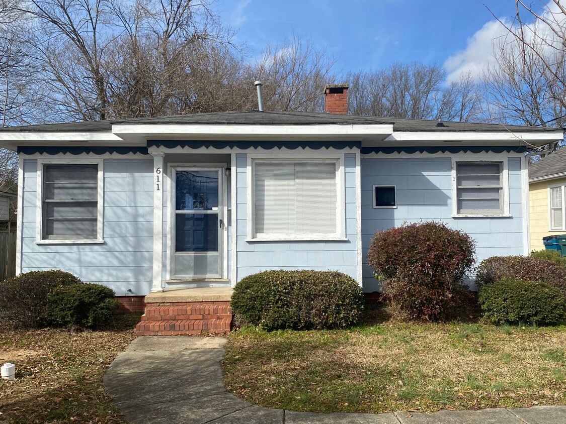 Foto principal - Adorable Old West Durham Home / Fenced Bac...