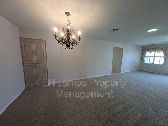 Foto del edificio - 6947 E 46th Pl