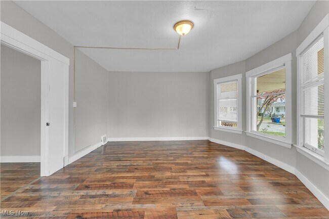 Foto del edificio - 3106 Library Ave