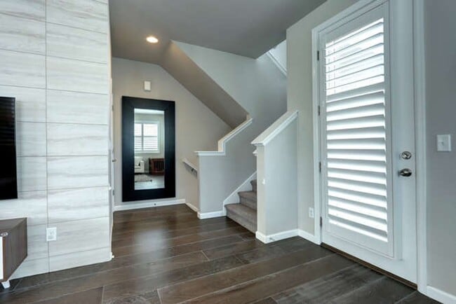 Building Photo - Evolve Real Estate: AVAILABLE 8/1/25! Stun...