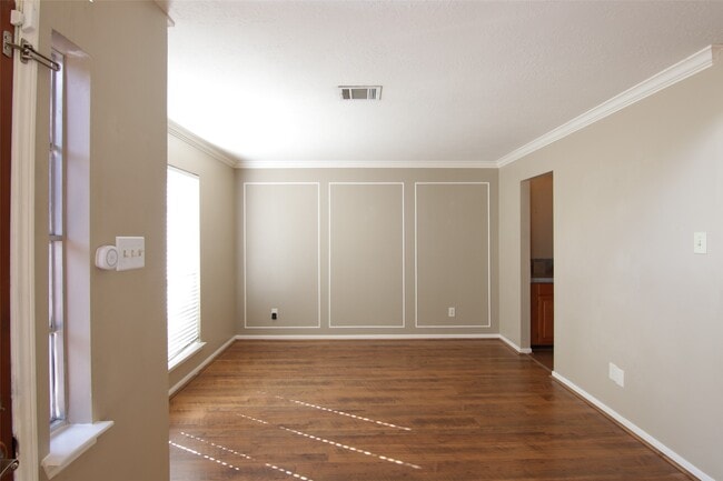 Building Photo - 7807 Braemar Crescent St