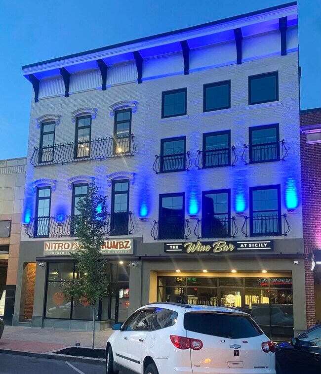 Building Photo - 420 Main St