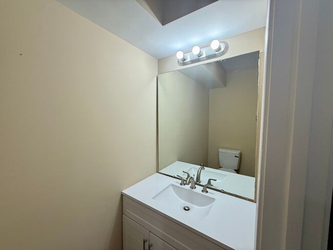 Foto del edificio - 461 Allison St NW