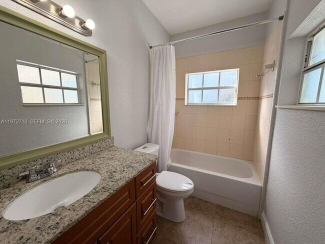 Foto del edificio - 2804 NW 7th Ct