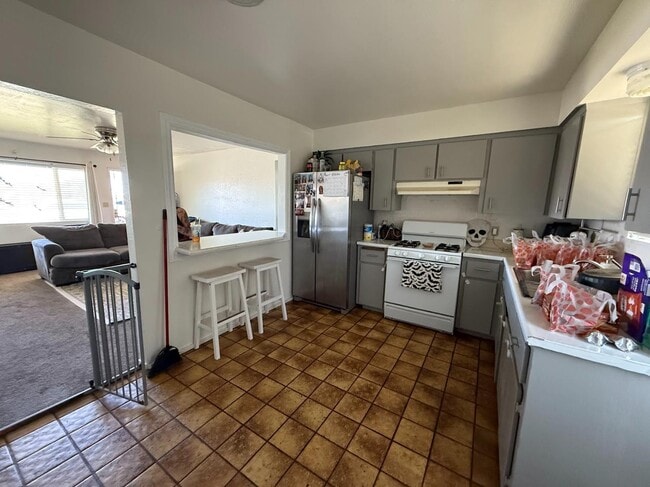 Foto del edificio - 458 N Lillie Ave