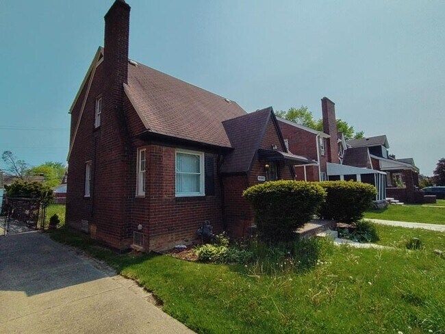 Foto del edificio - 3 bedroom 1.5 bath brick home now availabl...