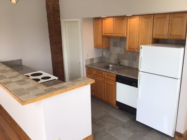 Fully equipped Kitchen - 501 Klotter Ave