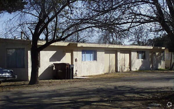 Primary Photo - 24861 Myers Ave